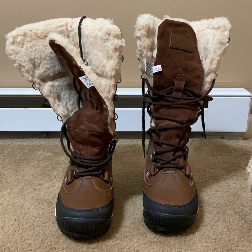 Bearpaw winter boots.